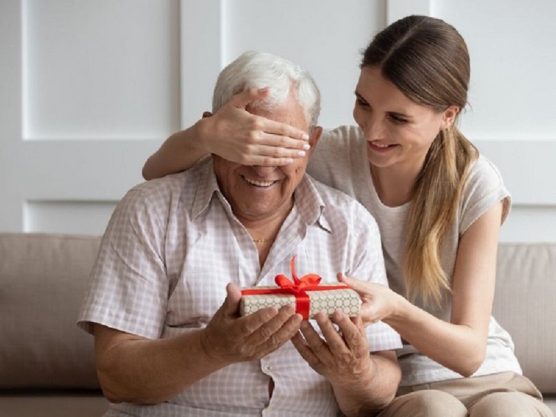 Ngày của cha nên tặng gì? Tổng hợp các set quà có ý nghĩa